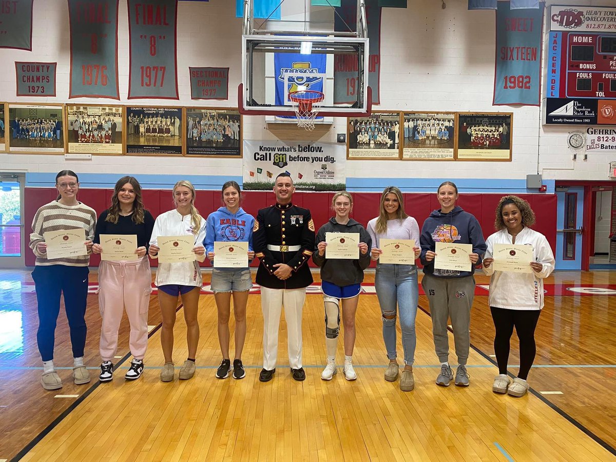 Staff Sergeant Kevin Dooling from the United States Marine Corps stopped in and presented our Lady Eagles Basketball team with the United States Marine Corps Leadership award. For displaying courage, poise, self-confidence, and leadership as a high school athlete.