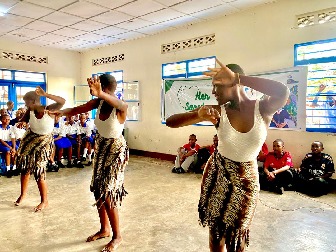 YessGirlsRwanda's tweet photo. ✨Identity starts from knowing well about your culture. The girls are Rwandan and proud🥳 #traditionaldance #hersanctuary #forherworld @guidesrwanda @YessMovement @wagggsworld https://t.co/0g9ywwpzJH