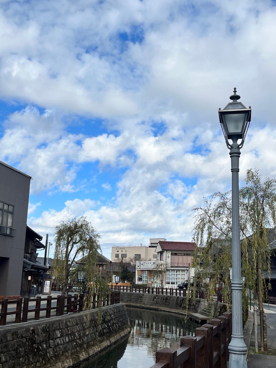 dokkyo_ESS's tweet photo. 名前　あやの
学年　2年
学部　国教
この部活に入りたくさんの仲間に出会えて、とても楽しい日々を過ごしています。ESSはずっと英語を勉強しているイメージかもしれませんが、夏合宿やクリスマスレクなど、楽しい行事がいっぱいあります。一緒に楽しみながら英語を学びませんか？
 #獨協大学  #ESS https://t.co/hGJ642hEgF