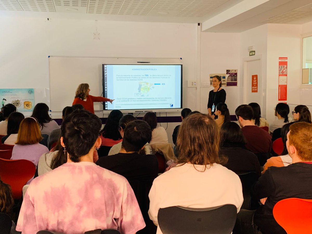 setss_tss's tweet photo. 🗣️ Nuestros compañeros de SETSS en Catalunya han acudido al Instituto Jesuitas El Clot a dar una charla sobre diversos temas de interés para los futuros #TSS y darles a conocer el trabajo de nuestras organizaciones.

 👉🏼 https://t.co/PWVf8kFWza

#EstudianTSS  #JuntosSomosMás https://t.co/g41o4vyqBj