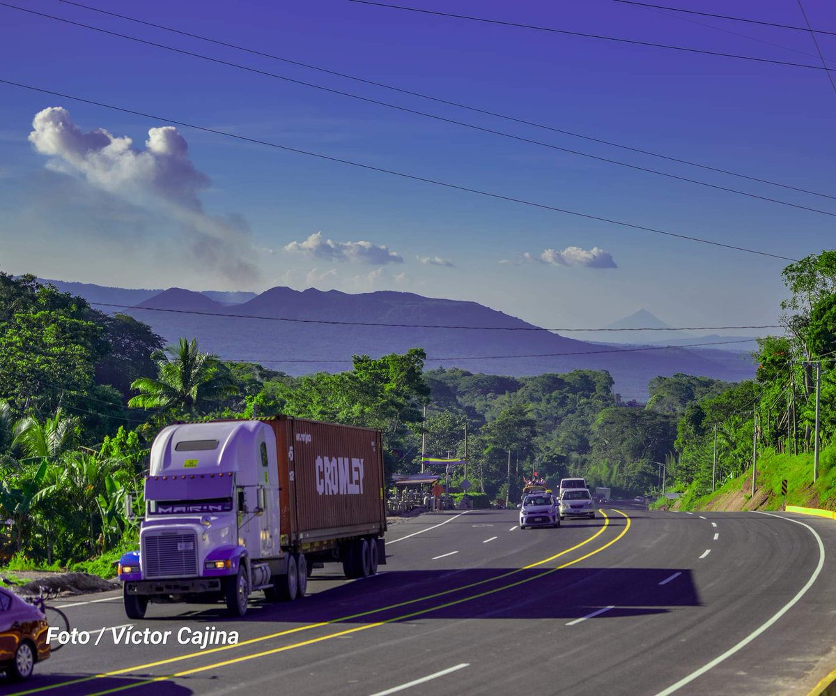 Carretera “ Las Flores - Catarina-Rotonda El Guanacaste”, entre Masaya y Granada De 4 carriles.

#NicaraguaÚnicaOriginal 🌋

Foto / Víctor Cajina