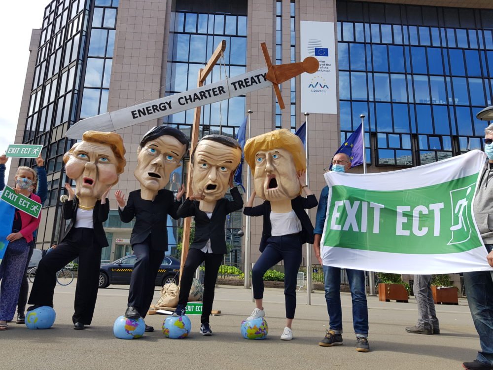 Hoy el PE ha aprobado abandonar el controvertido Tratado sobre la Carta de la Energía, un acuerdo comercial internacional k protege las inversiones en combustibles fósiles. Las luchas sociales son necesarias y dan resultados. Gracias por todo el apoyo 💚 

noalttip.org/victoriael-par…