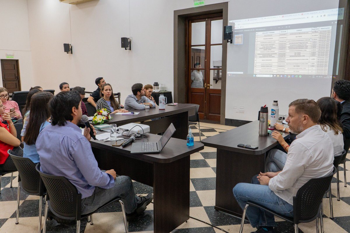 CardozoHectord's tweet photo. La Comisión de Ambiente del @hcdposadasok recibió a estudiantes de la Tecnicatura en Gestión ambiental del Colegio Superior N°1 Martín de Moussy, quienes se acercaron a conocer el proceso de creación de ordenanzas y reglamentaciones para la gestión y cuidado de nuestro ambiente👏🏻 https://t.co/leWATZpLbN