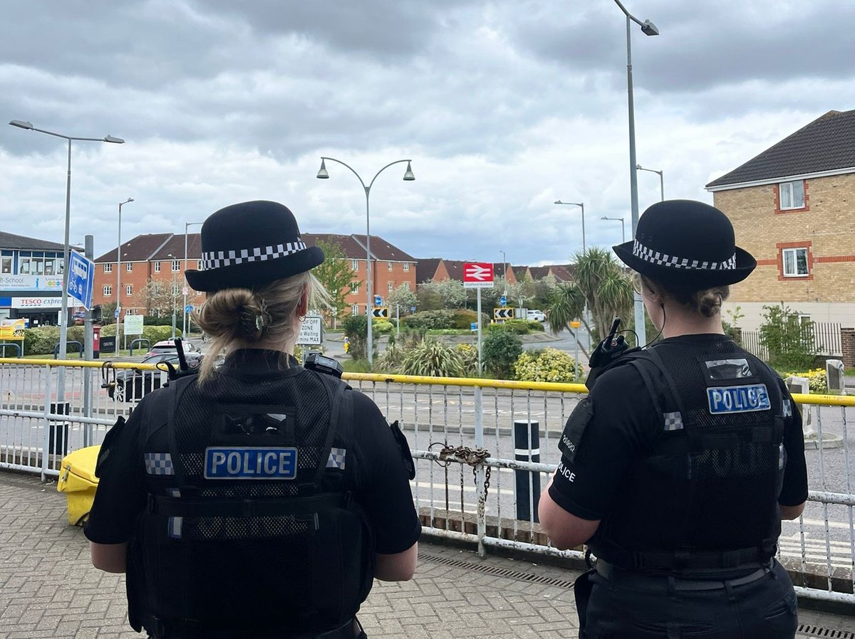 Today (24 April) officers from #Thurrock CPT have been conducting Op Henderson patrols. This is a joint initiative between 12 partner organisations.
Officers travelled along key transport routes in Essex working within & around stations to raise awareness of #childexploitation.