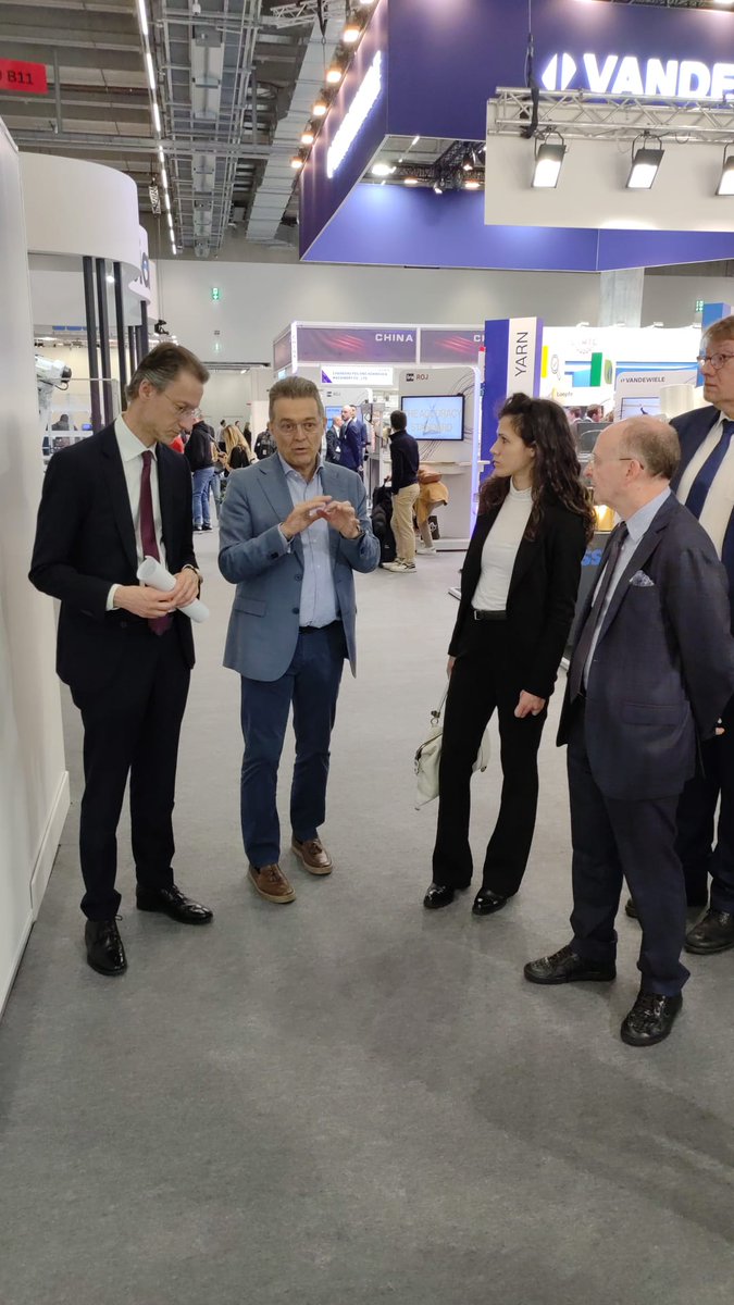 ACIMIT_info's tweet image. Day 2 at #Techtextil2024!
Thanks to Italian consul Massimo Darchini and ITA Trade Commissioner in Berlin Ferdinando Fiore for visiting us in the Italian pavilion!