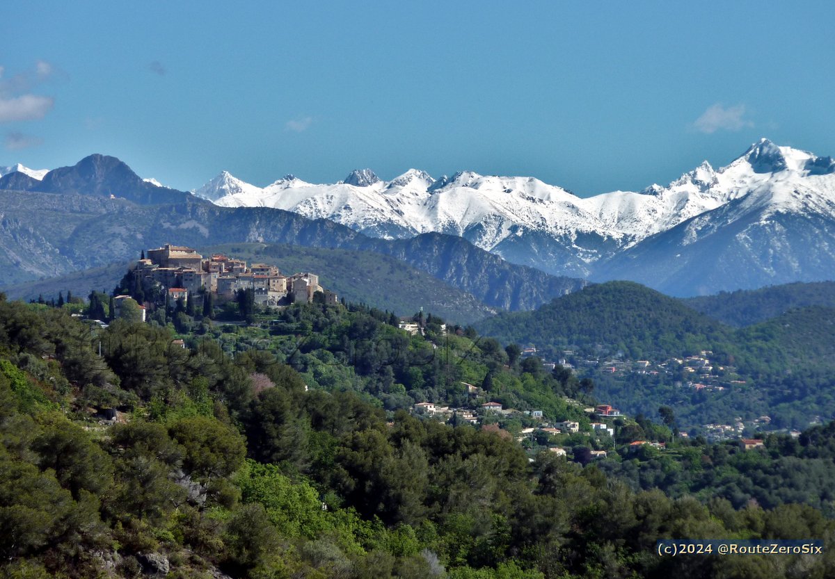 Panorama sur le massif du Mercantour enneigé (24 avril 2024) #CarrosVillage #Mercantour #AlpesMaritimes #CotedAzurFrance #BaladeSympa #Provence #RegionSud