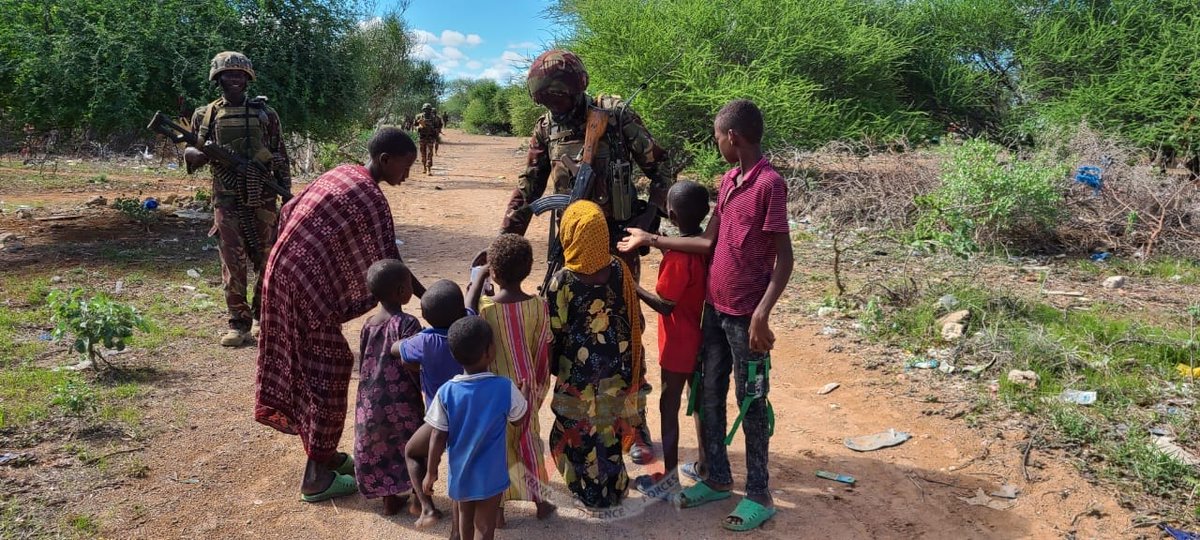 kdfinfo's tweet photo. Kenya Defence Forces troops deployed in Burahache Forward Operating Base (FOB) under Close Operations  yesterday conducted an impromptu medical outreach at El Banda Centre, Burahache. 

https://t.co/Y11qp8sctB https://t.co/QjuUd85zj4