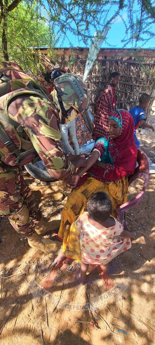 kdfinfo's tweet photo. Kenya Defence Forces troops deployed in Burahache Forward Operating Base (FOB) under Close Operations  yesterday conducted an impromptu medical outreach at El Banda Centre, Burahache. 

https://t.co/Y11qp8sctB https://t.co/QjuUd85zj4