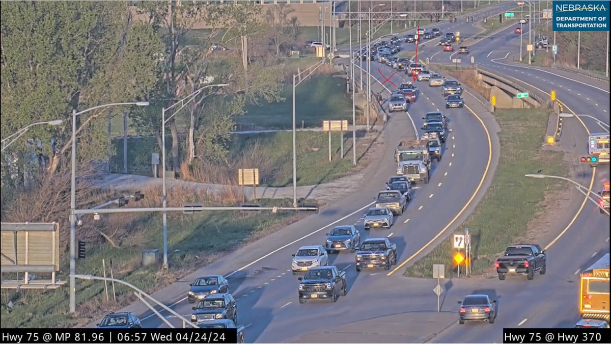 #Omaha CRASH Hwy 370 @ Hwy 75/JFK EB the Right Lane is Blocked. Merge Left in Area. 
new.511.nebraska.gov/event/NECARS5-…