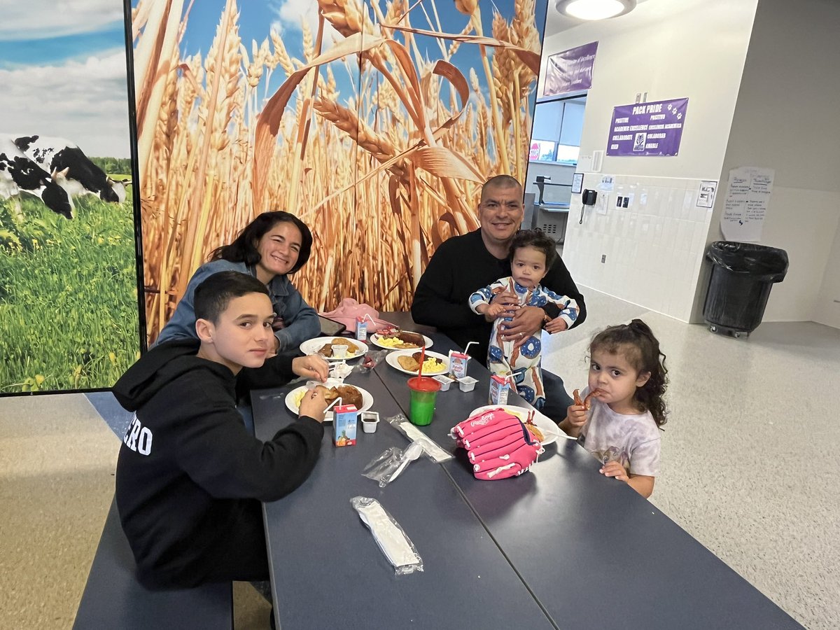 westbristolK8's tweet photo. What a great start to the day at WB! We partnered with our @BristolFRC and the Watch DOGS (dads of great students) to enjoy a family breakfast and seed planting activity! @BristolCTSchool @bristol_heart https://t.co/7tGSZuvI3l