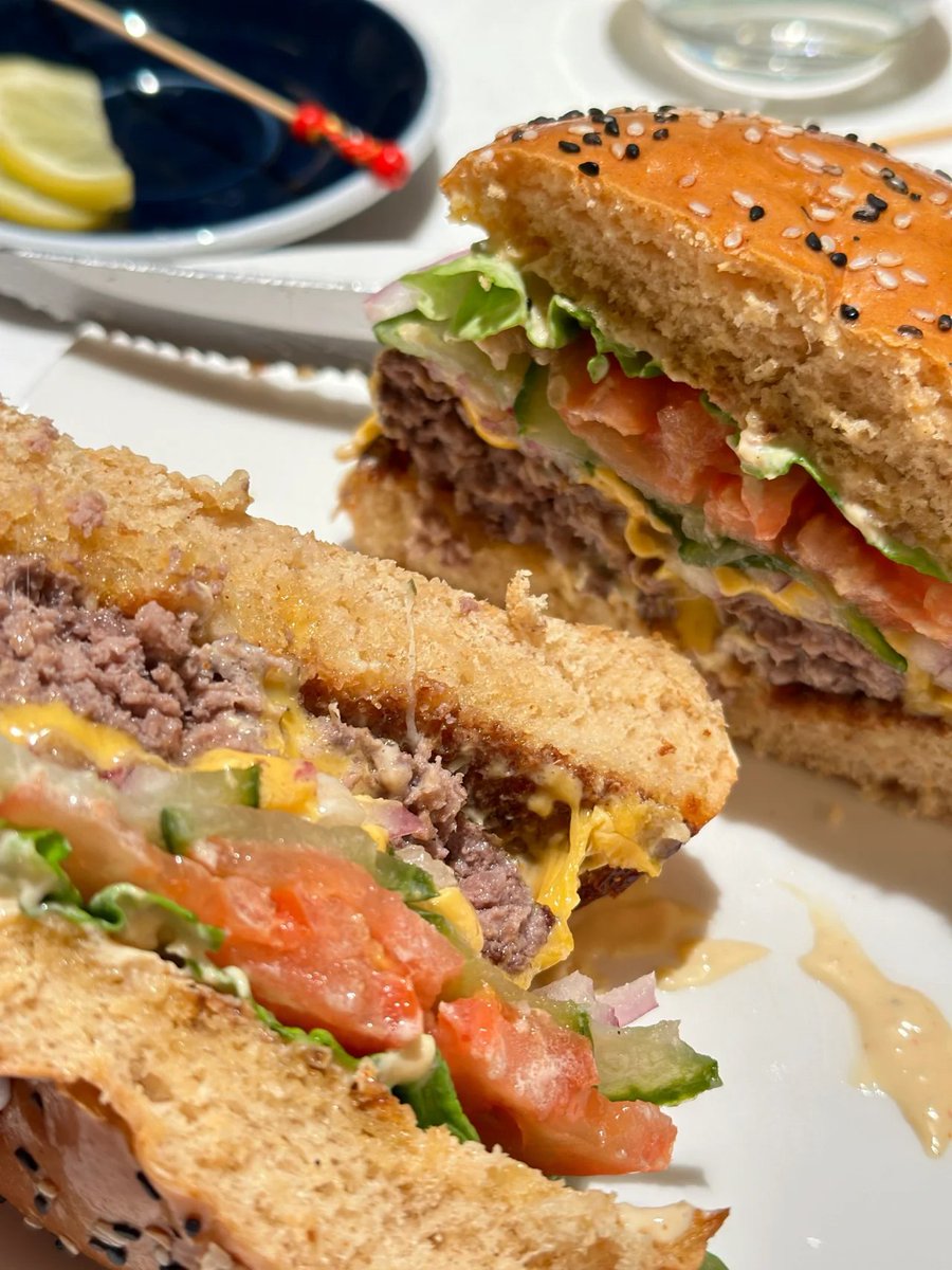 filbertotr's tweet photo. Indulge in the ultimate comfort food. 🍔😜 https://t.co/fi5H3hGS1H