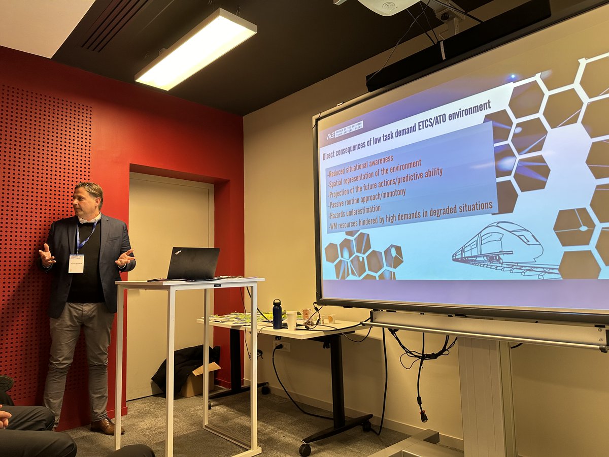 It is essential, for the proper evolution of future digital systems, to feed the discussions with the experience of the EU rail staff.

@PaoloLauzzana, TrainDriver during the @ERTMS_Conference_24 has given the input of the #frontlineworkers

@EU_Commission @ERA_railways @_SEMAF_
