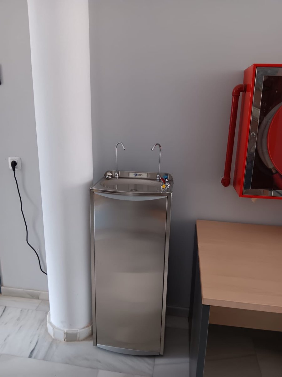 FontdEnCarros's tweet photo. 🚰 Instal·lació de dispensadors d'aigua d'osmosis🚰 

📣 Fa uns dies, s'ha instal·lat a l'Ajuntament, Casa Cultura, Gimnàs, Escola i Poliesportiu un dispensador d'aigua d'osmosis. Aquest està compost per dos aixetes, una per a aigua natural i l'altra per a aigua gelada. https://t.co/1GTbTaOt2L