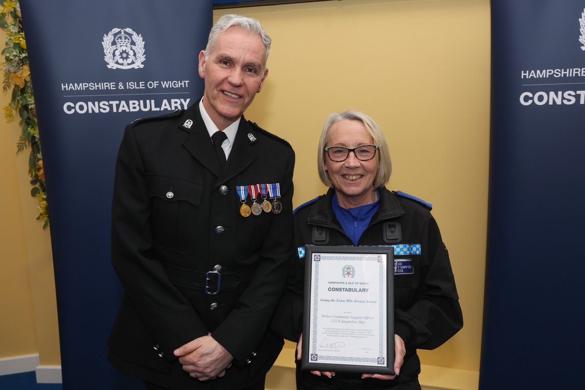🎖️🏅 IOW AWARDS 🏅 🎖️ The work of the South Wight Neighbourhoods Policing Team and their partners was recognised at an awards ceremony in Newport last week. Well done to Julian Wadsworth @CommAcIOW & PCSO Jackie May. More details on our Facebook page >> orlo.uk/7i436