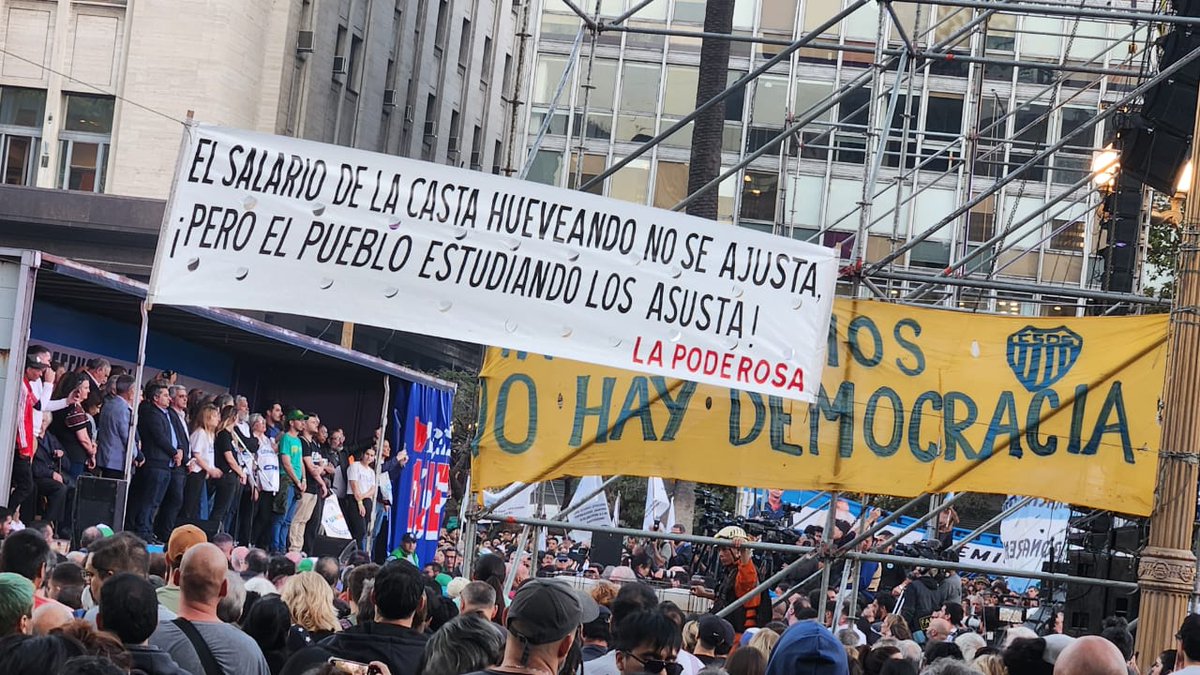 marcha historica la comunidad universitaria y educativa en unidad, en defensa de la universidad pública y gratuita contra el ajuste de Milei
#MarchaUniversitaria 
<a href="/lualdidiego/">Diego Lualdi</a>