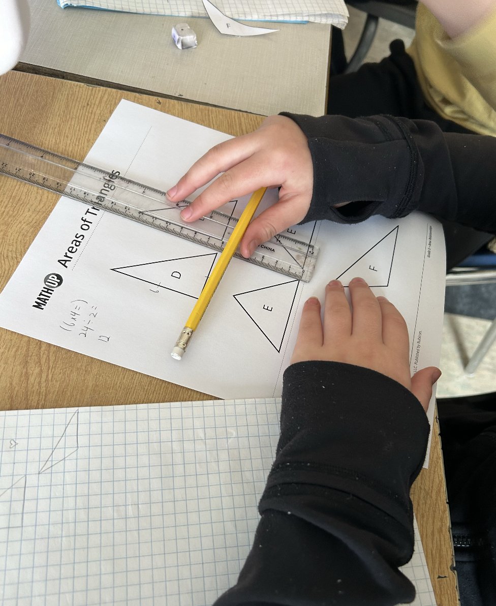 In our Measurement Era! Students are making connections between rectangles and triangles and learning to use the base and height of a triangle to measure its area. mathup.ca/ui/ @rubiconpubs #MathUp