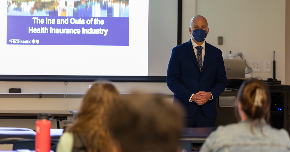 UDCHS's tweet photo. .@Highmark_BCBS #Delaware president Nick Moriello served as Dean for a Day at @UDCHS, talking with students + faculty about the ins and outs of the #healthinsurance industry and sharing advice on #leadership.
https://t.co/AStajDHJIN
#netDE #highmarkhealth #highered #healthDE https://t.co/y3sj7qO2IE