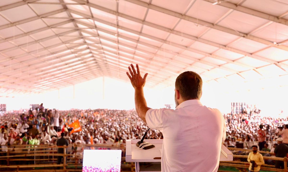 bharatjodo's tweet photo. महाराष्ट्र में उमड़ा ये जनसैलाब तैयार है एक नए युग के आरंभ के लिए। 

अन्याय के अंत और न्याय के उदय के लिए।

#HaathBadlegaHalaat https://t.co/vXPcTX9T40