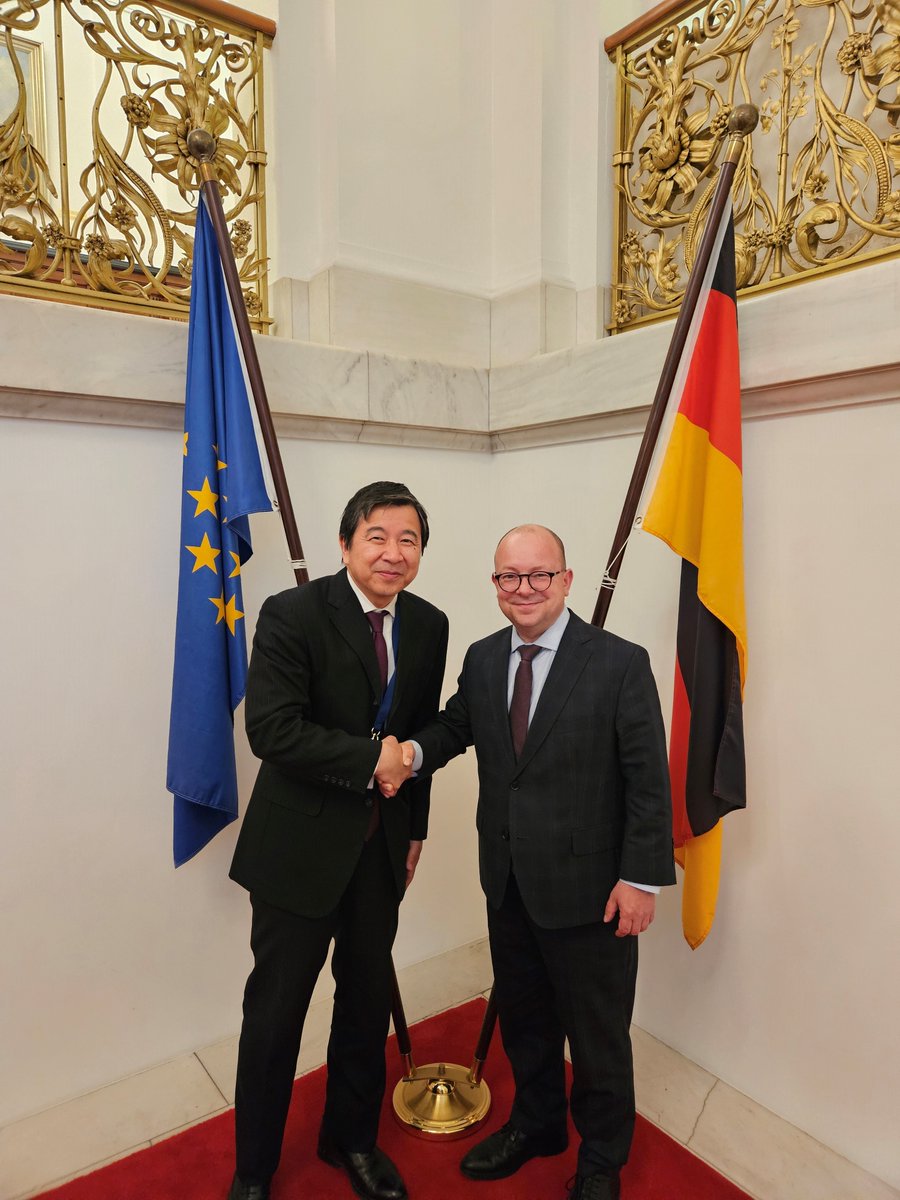 #Sachsen🇩🇪 & #Japan🇯🇵, Themen des Gesprächs zwischen Herrn Frank Müller-Rosentritt, MdB @theliberalfrank & Gesandter Kawazu waren u.a. die Außenpolitik (Indopazifik & Europa) und neue Technologien in Sachsen.