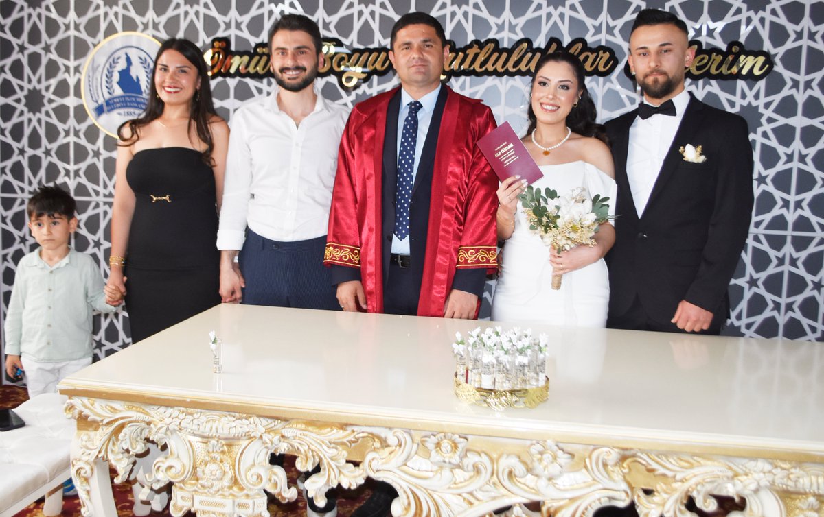 💕Belediye Başkanımız Sayın Mustafa Koçak, evliliklerine, 24.04.2024 gibi özel ve akılda kalıcı bir tarihte başlamak isteyen, Tuğba ve Ömer Tuna çiftinin nikah akdini gerçekleştirerek, genç çifte ömür boyu mutluluklar diledi.