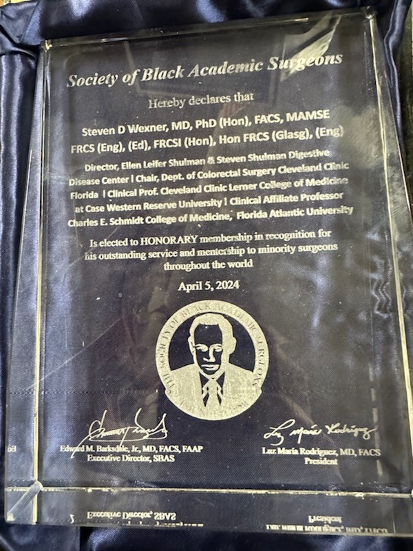 We're proud to share @SWexner was elected to honorary membership in recognition of his outstanding service and mentorship to minority surgeons throughout the world by the Society of Black Academic Surgeons (@SocietyofBAS). Please join us in congratulating him! 🎉👏