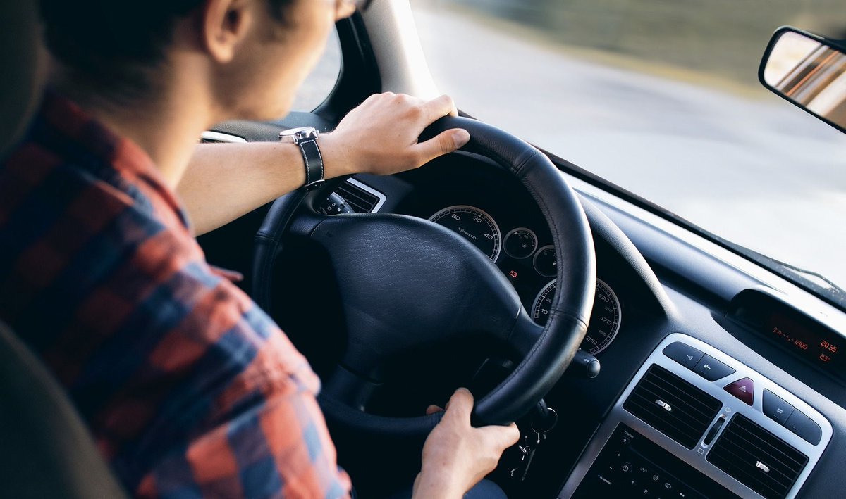 🚗 In April, we recognize #DistractedDrivingAwarenessMonth. It's alarming to know that, on average, eight people lose their lives daily due to #distracteddriving accidents. Together we must make responsible decisions while driving. buff.ly/41YFaoj