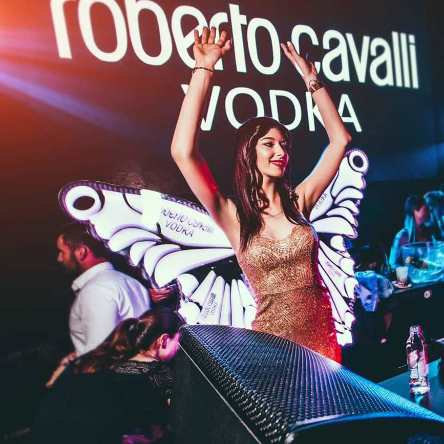RCavalli_Vodka's tweet photo. Craft unforgettable memories with Roberto Cavalli Vodka, where every sip tells a story.
#robertocavallivodka #rcavallivodka #robertocavalli #vodka #premiumvodka #italianvodka #luxury #fashion #glamour #party #style #rcvnewera #flavoredvodka #goldenvodka https://t.co/w37yI8KhOu