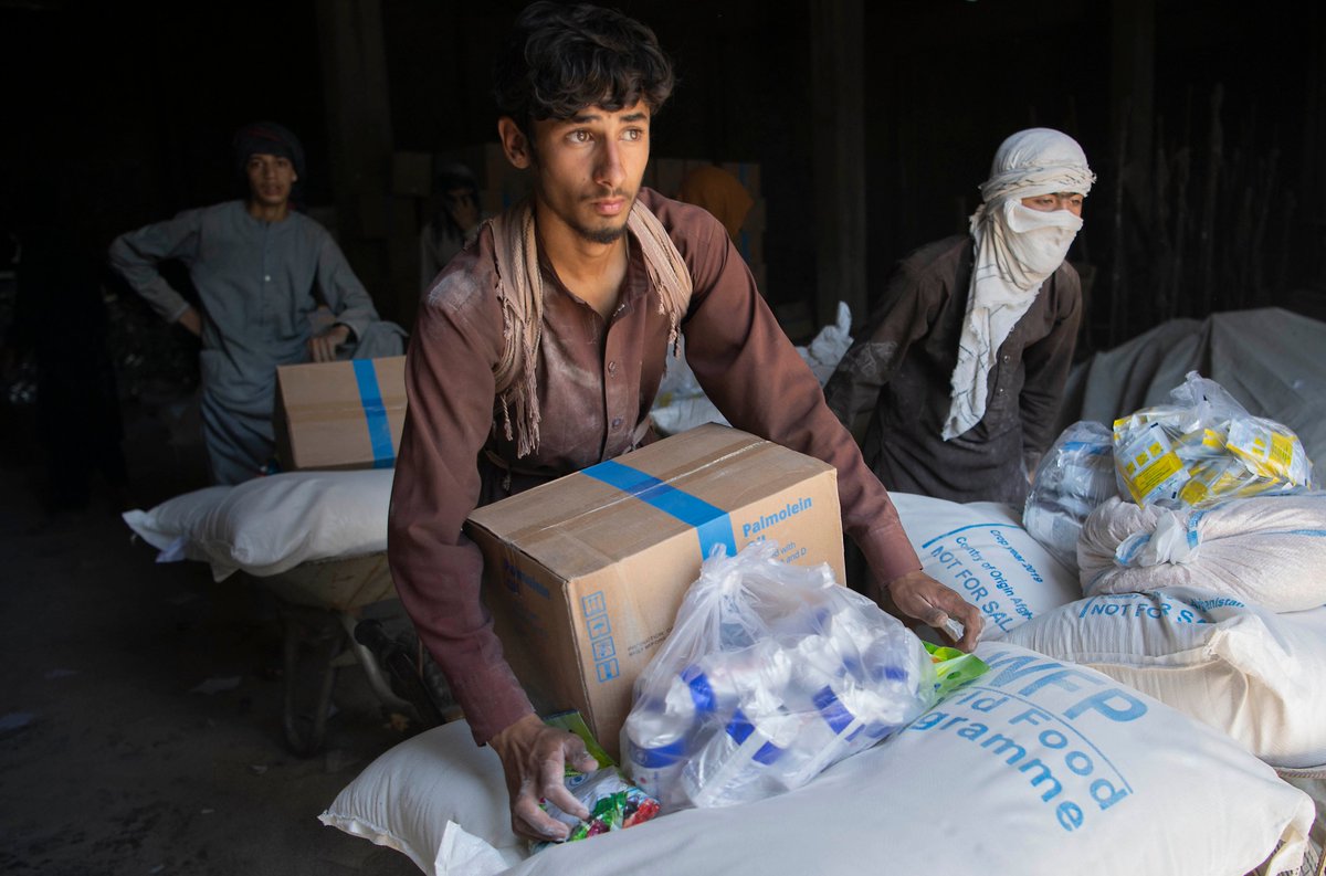 WBG_Dev4Peace's tweet image. Fragility, conflict, and violence create complex risks that interlink with civil wars, pandemics, and climate disasters. By 2030, over half of the world&apos;s poor may live in affected areas. 

How is the @WorldBank supporting these countries? wrld.bg/I5sy50R6OKX #FragilityForum