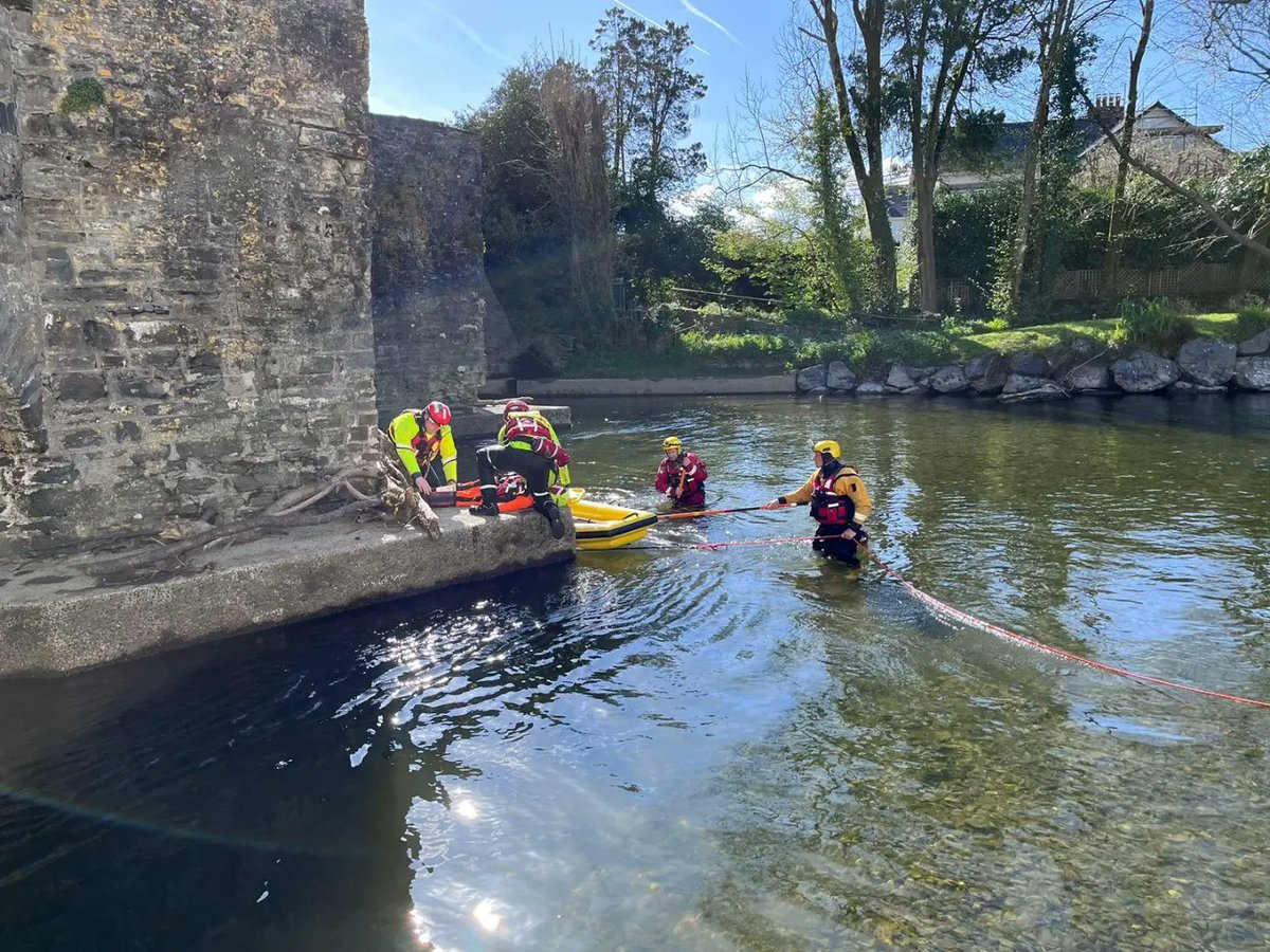 HWestFire's tweet photo. Yesterday, our water rescue crew joined multiple agencies in testing our joint response to spate flooding conditions during #exercisemerlin
We carried out various scenarios throughout the day, working alongside our partner agencies to resolve the incidents safely. #BeWaterAware https://t.co/MywQ8u1JuV
