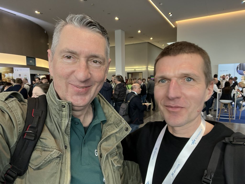 Met Adam Bien and run into the „Java Shorts“ on YouTube talking about the upcoming GraalVM session in the afternoon @jaxcon @AdamBien