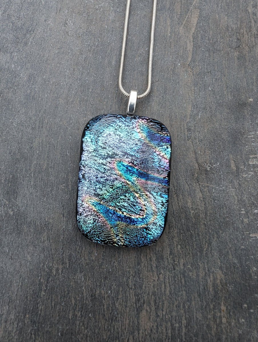 Amazing sparkling blues, silvers and hints of gold within this wonderful handcrafted dichroic glass necklace. #handamde #giftideas #shopindie #etsy #etsyuk buff.ly/3OcsSUQ