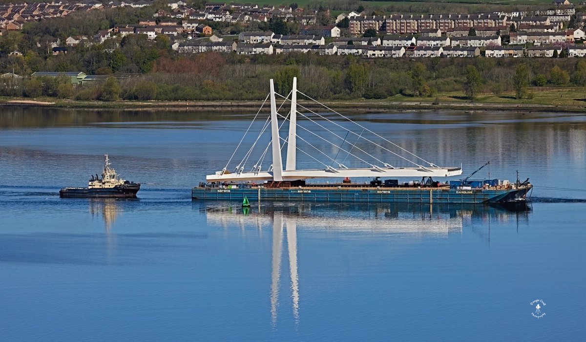 Bridge section heading up the Clyde.

#inverclyde #riverclyde #barge #tugs #shipsinpics #bridge
