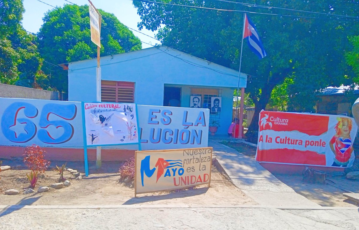 Se engalana nuestra Dirección Municipal de Cultura en #MunicipioPilón en saludo al 1ro de Mayo porque #PorCubaJuntoCreamos. 🙌🇨🇺 #CulturaPilón