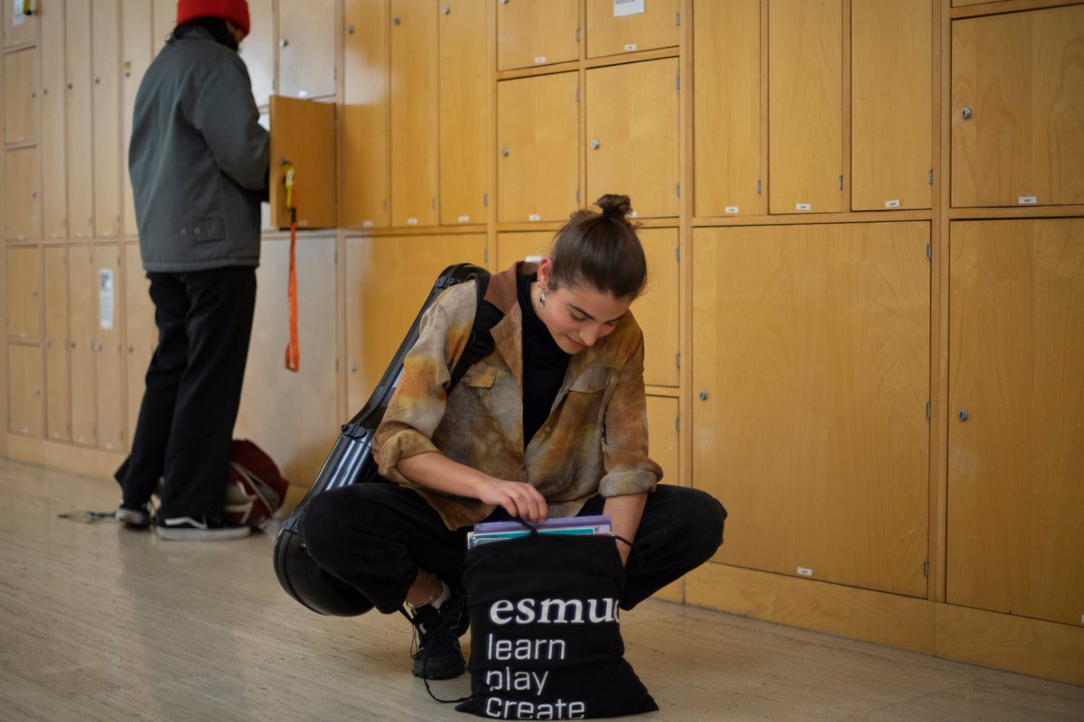 musicologyEsmuc's tweet photo. A la revista @SonogramaMGZN els alumnes del Taller d'escriptura publiquen un complet article sobre la perspectiva de gènere a l'@esmuccat. Vet-lo aquí:
https://t.co/6EBRdGr4hN
#musicologiaEsmuc #elsdillunsalTaller #GenderSounds #musicologiaesmuc #musicologia https://t.co/tcml0J5ANJ