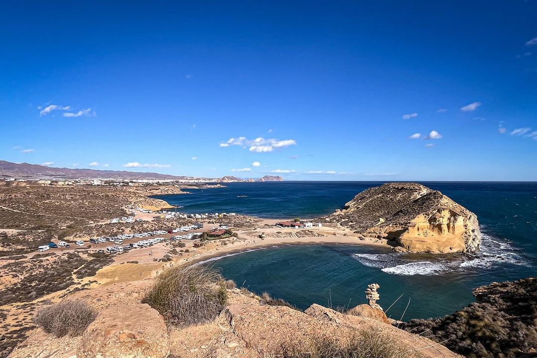 This image smells like summer 🌴☀️🐟🤿 📍Carolina Beach, #Águilas 📸 @garilecamion / IG #regiondemurcia #costacalida #beach #visitspain