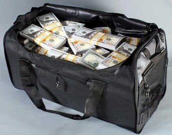 PadrinoClaudio1's tweet photo. @f_philippot On comprend mieux toutes ces frénésies d’achats de villas et de véhicules de luxe, plus toutes les valises de billets interceptées ! https://t.co/i0OHC6yYcw
