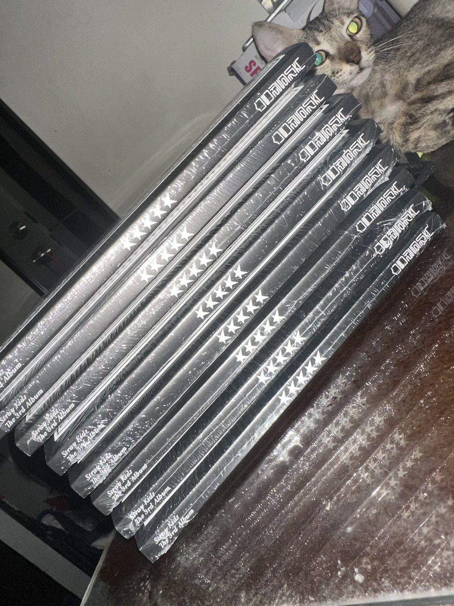 ThingsbyV's tweet photo. Hi @apricotandcoph Starriver VCE  + 8 albums arrived na! Thank you so much for packing it fast and safe! Cheers for the success of your shop! Super worth it lagi umorder 💖

PS. My kitten loves the box 🙂‍↔️

 #ApricotPHFeedbacks
#Pinkaholicupdates https://t.co/EYcezT9CYa