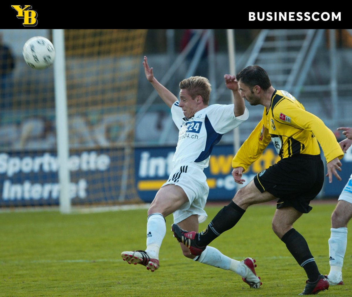 History Post: Stéphane Chapuisat erzielte beim 5:1-Heimsieg am 24. April 2004 – vor genau 20 Jahren – im Neufeld gegen den FC Wil vier der fünf YB-Tore 💛🖤 - bscyb.ch/news?nID=15118 - #ybforever #bscyb #throwback #historypost Präsentator: businesscom.ch