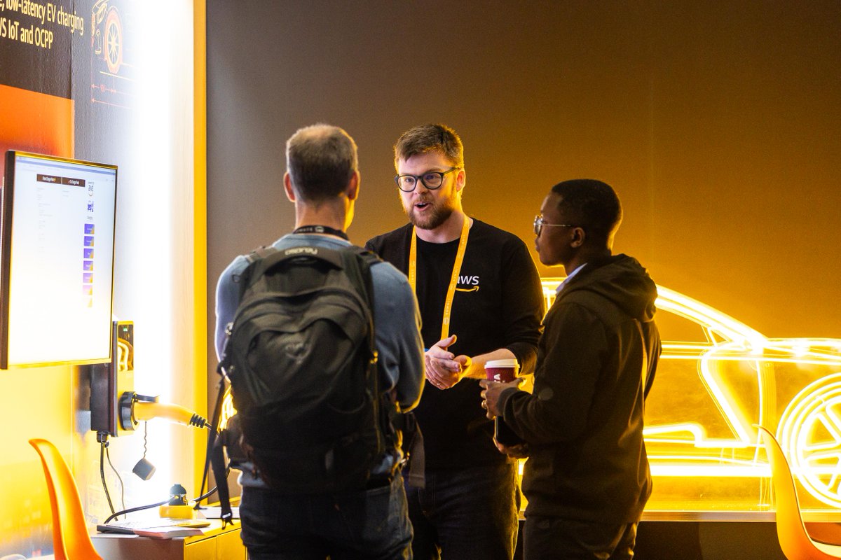 Hands on #genAI demos, networking and 1:1 sessions. We've got it all at the AWS Village & the AWS Industries Pavilion at this year's #AWSSummit London 🏛️🗣