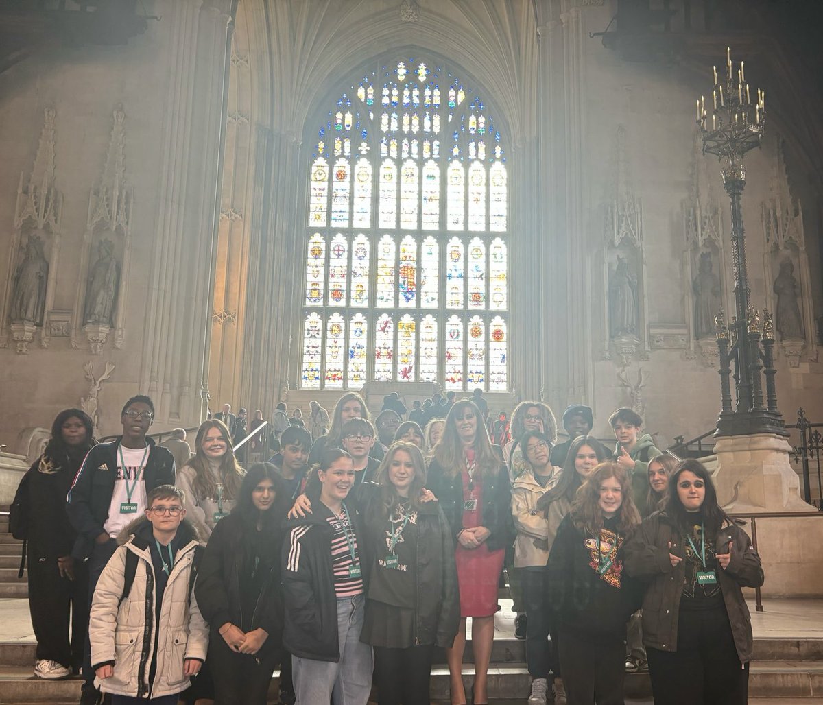 Great to welcome pupils from @rochesterindcol to the Houses of Parliament today along with their teacher Mr Mark Young for a tour of Parliament and a Q&A with me in Westminster Hall - fantastic young people #rochesterandstrood @UKParlEducation
