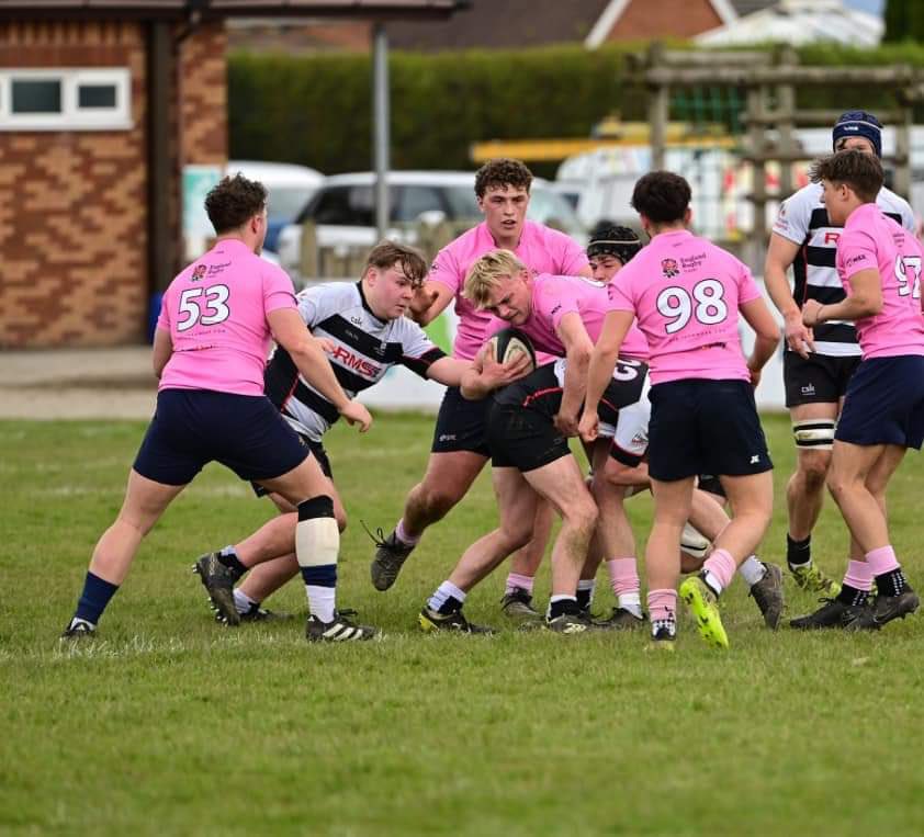 Rugby Club Captain, Gabe, in action for the Lambs on Sunday. 💪🟡⚫️🏉