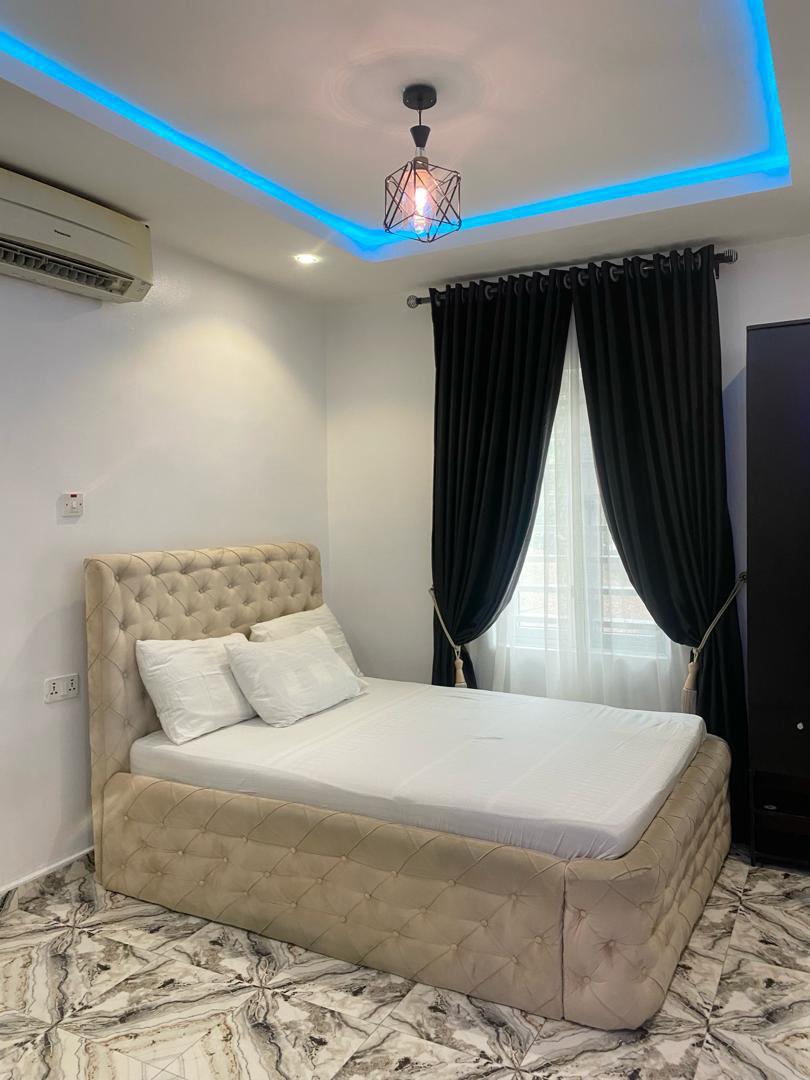 SHORTLET APARTMENT 

Monthly stay 
₦350k per month 
Caution deposit: ₦100k (refunded any month vacating  the property)

Location: Jibowu Yaba Lagos