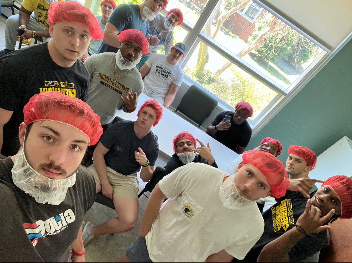 RMCfootball's tweet photo. Earlier this month, our guys teamed up with Rise Against Hunger at Duncan Memorial Church in Ashland to help put together meals for those in need. 

With over 10k meals packed the day was a huge success and a countless number of families were impacted.

It’s more than football 🤝 https://t.co/IdVgE5uZbU