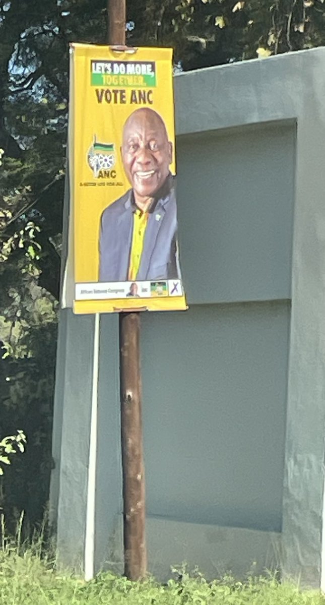 😂😂 forget posters @CyrilRamaphosa likes a banner #elections big color , big cash @rayale26 @carlolinks @SlevinBessick @big_mo_za