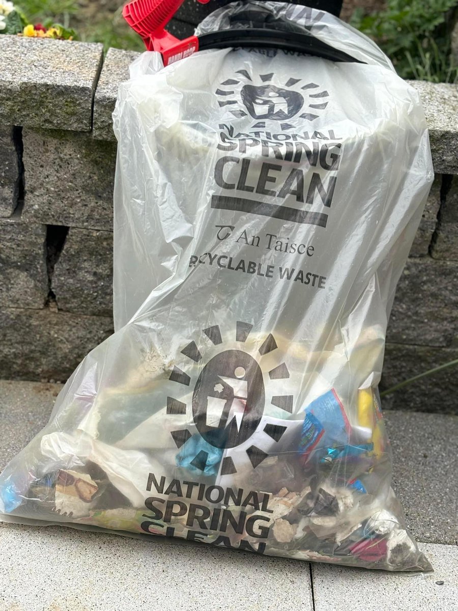 An Taisce National Spring Clean

Two minute clean up done on one of the roads and part of a green today

#SpringClean24
@NationalSpringC