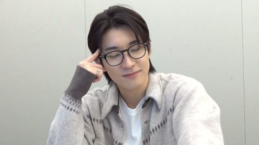 wonwooszone's tweet image. he was pondering all day