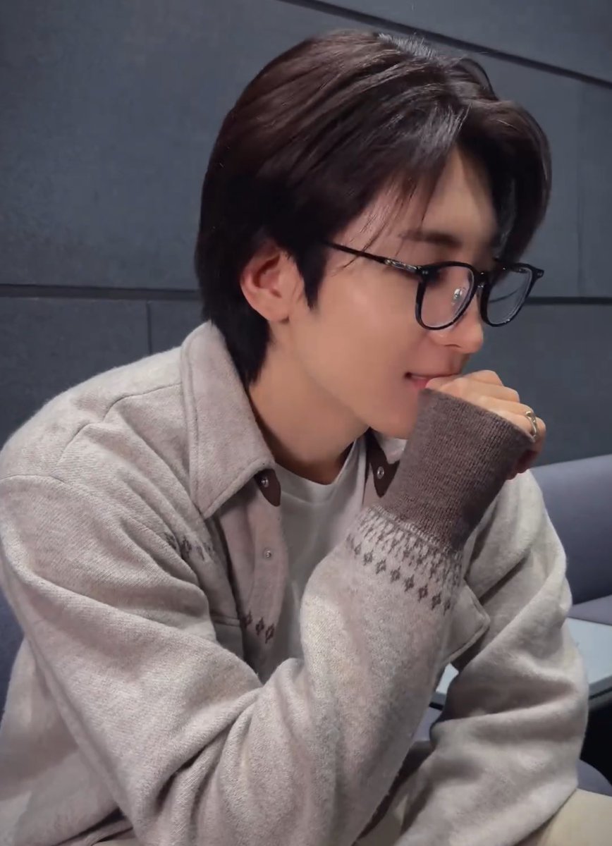 wonwooszone's tweet image. he was pondering all day