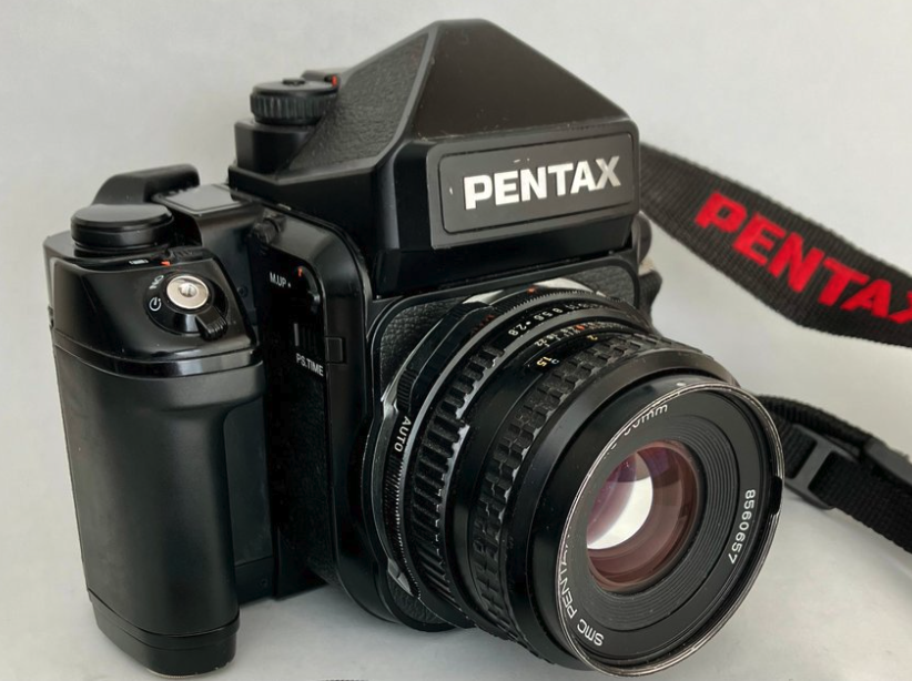 Pentax 67II + SMC 2,8/90mm | Medium format camera

#camera
#catawiki
#premium
#sellonline
#onlineauction
#photography
#pentax
#6x7

catawiki.com/en/l/82868185