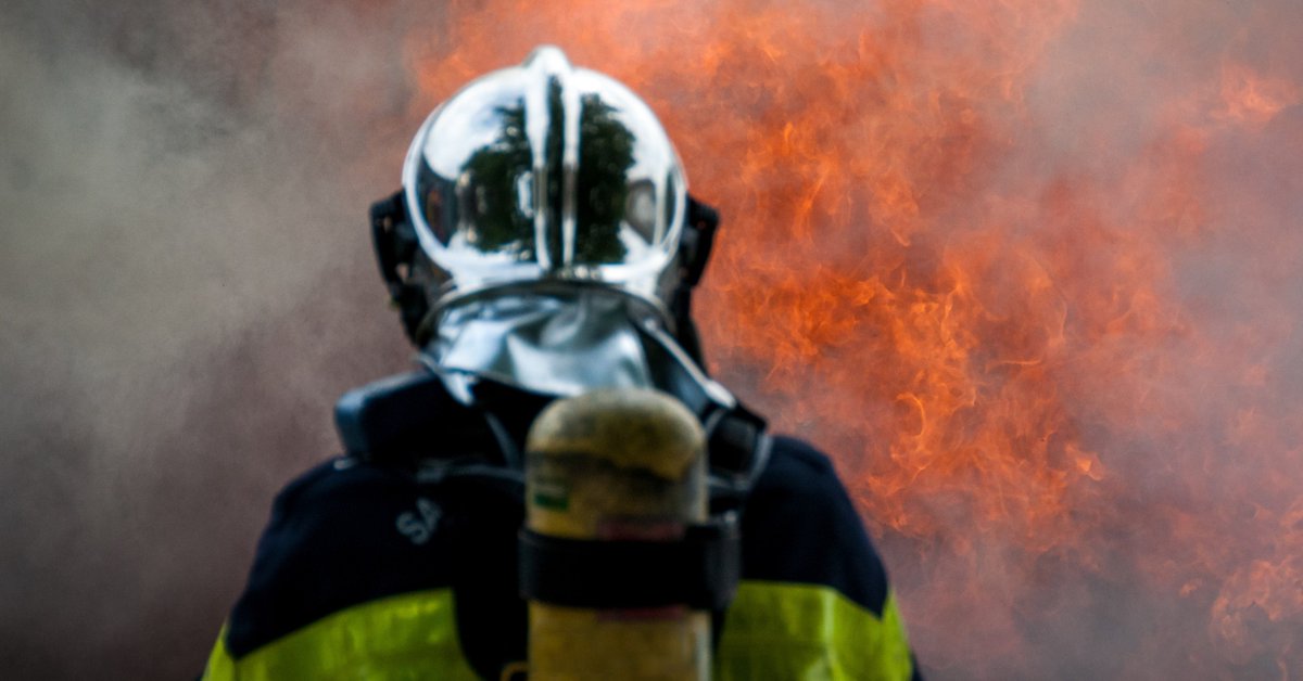 👥 Entre l’université et le centre de secours 👨‍🚒🚒 Eve et Baptiste, sapeurs-pompiers volontaires, jonglent entre leurs études et leur engagement citoyen. Découvrez leur témoignage 👇 unicaen.fr/entre-lunivers…