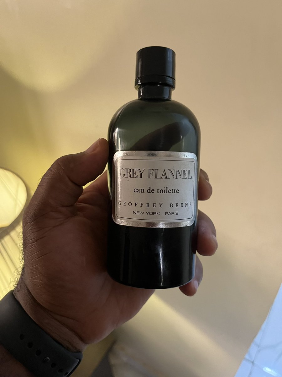 The very definition of the word “MAN”. If Tarzan had a cologne. Green forest vibes ..Ladies, your man can’t go wrong with this. GEOFFREY BEENE’S GREY FLANNEL #SOTD